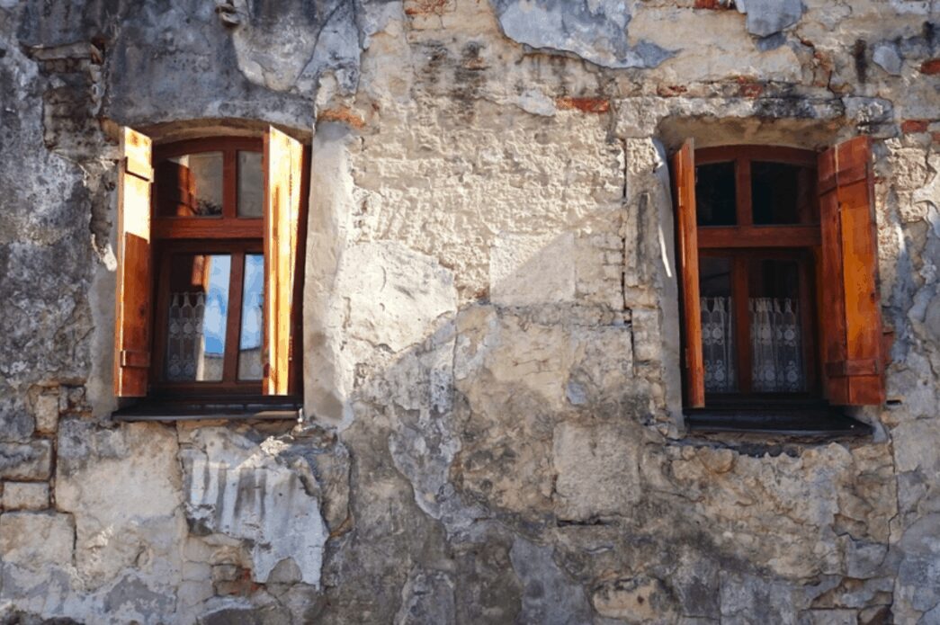 History of window shutters 1045x695 1